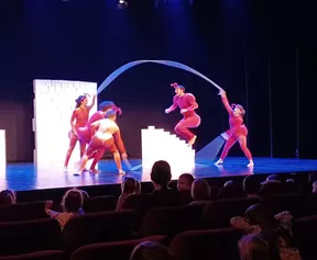 Plesna predstava Huda mravljica v Centru kulture Španski borci