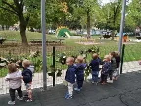 Trgatev malčkov na vrtčevski terasi