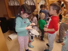 Raziskovanje bobnov s strani otrok