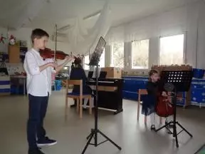 Božični koncert treh šolskih otrok