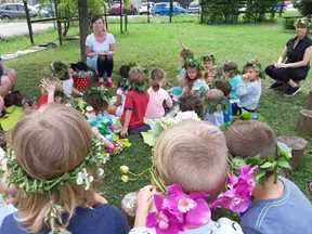 Pripovedovanje pod lipo