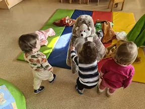 Dramska igra z živalskimi kostumi