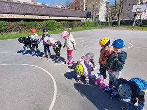 Pogumno smo prirolali na ploščad