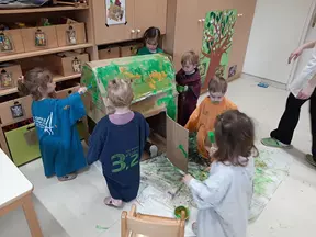 Ponovna uporaba škatel za hiško. Je ta hiša res hiška, majhna kot miška?