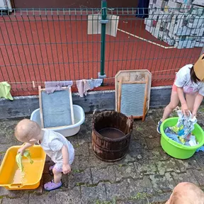 Poglejte, kak' pridne peričice smo me!